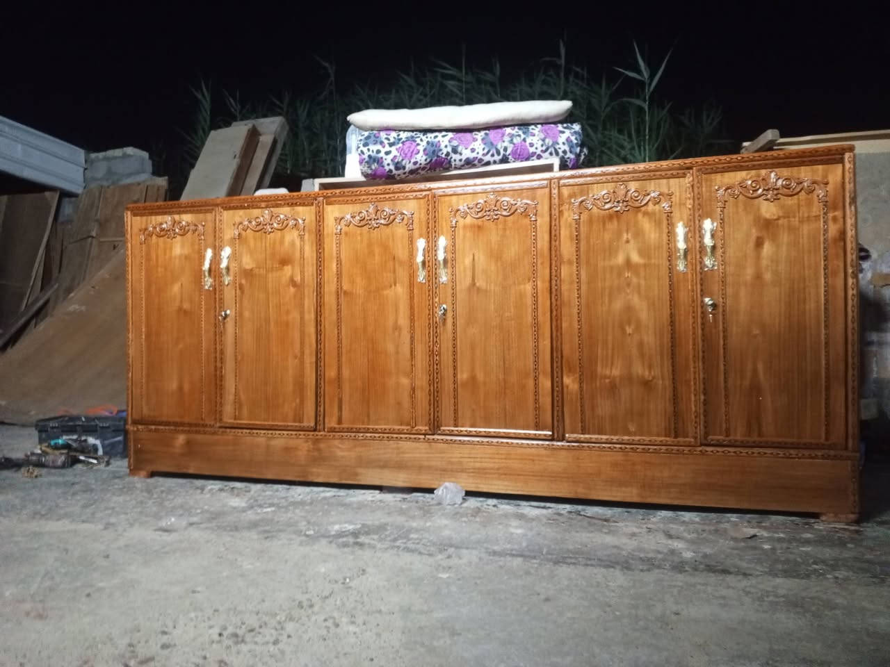 بوفيه صاج الاصلي الثكيل ام ال6 ابواب بعدهي جديده كلش نضيفه  قياس 250 
سعر 250 قفل
الشراي يجي خاص او يتصل***********
