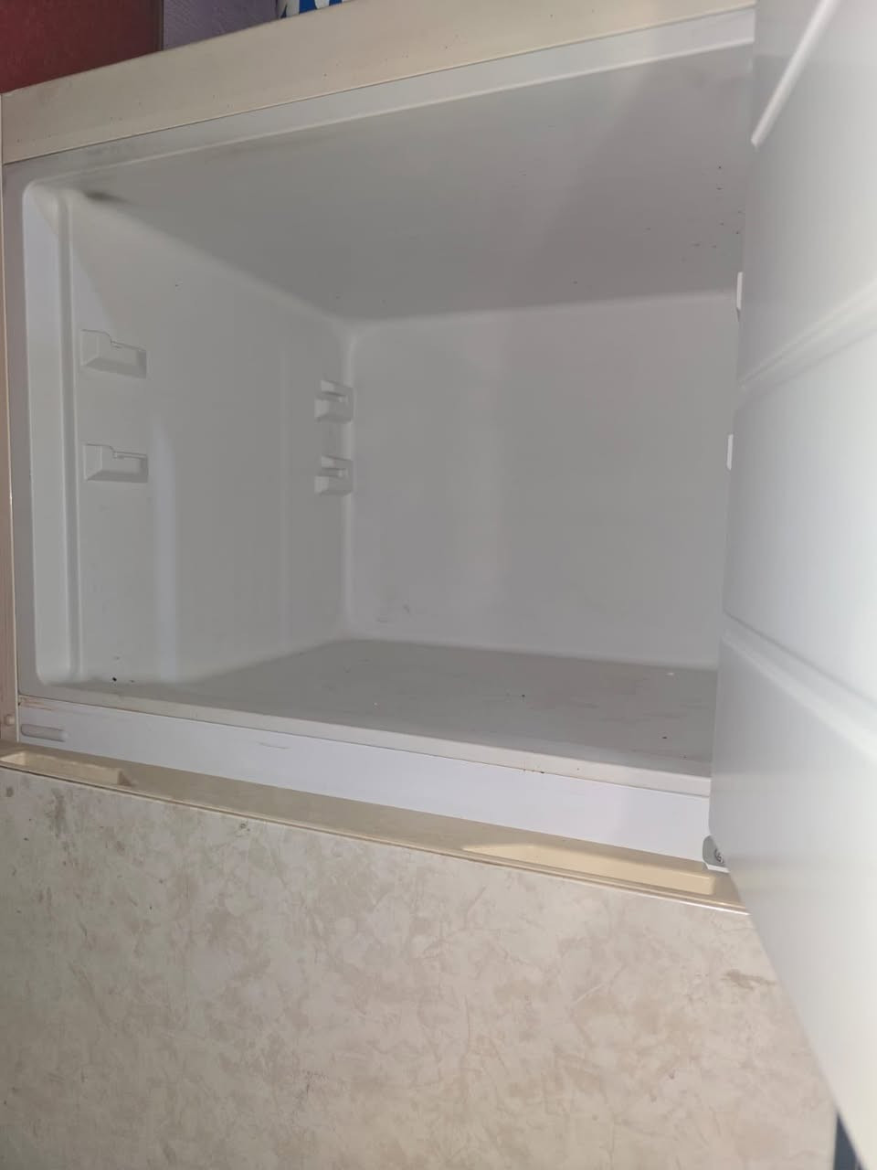 السلام عليكم 
عندي هاي الثلاجه ٢٦ قدم او اكثر 
وغرفة نوم ٧ قطع موديل راقي جدا وفخم 
نظافه ١٠٠٪؜ ومستعجله على بيعتهم


**إذا كنت صاحب هذا الإعلان وتريد حذفه لأي سبب، رجاءا أرسل رسالة إلى الدعم الفني**