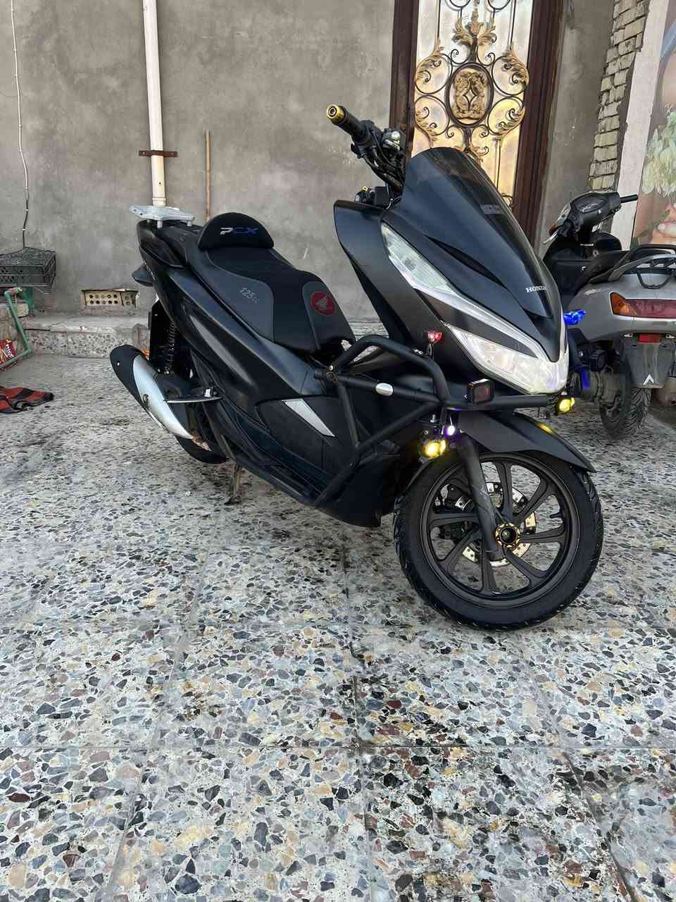 السلام عليكم بي سي اكس جيل الثالث مكفوله كفاله عامه من كلشي ماشيه 20الف  فول مواصفات درع بلاجكتور شاحنه تليفون مكينه مكفوله من كلشي مكان بغداد مدينه الصدر السعر 14ونص رقم الهاتف ***********
