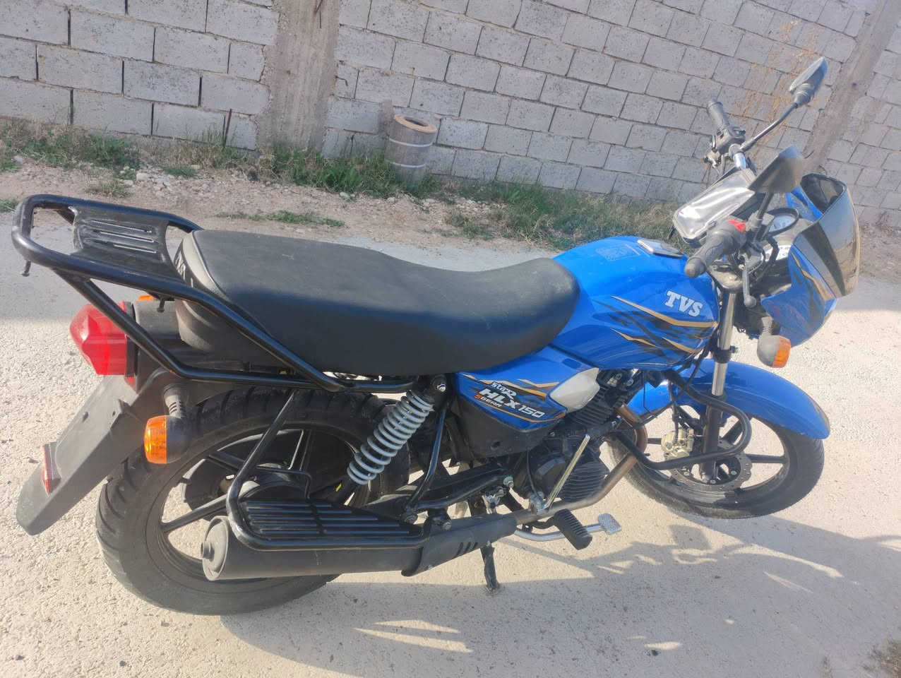 تراجة TVS جديدة 
ماشية الف 
مرقمة بغداد 
ما بيهة اي ملاحضة وكالة
السعر 3 مليون
المكان بغداد بوب الشام


**إذا كنت صاحب هذا الإعلان وتريد حذفه لأي سبب، رجاءا أرسل رسالة إلى الدعم الفني**