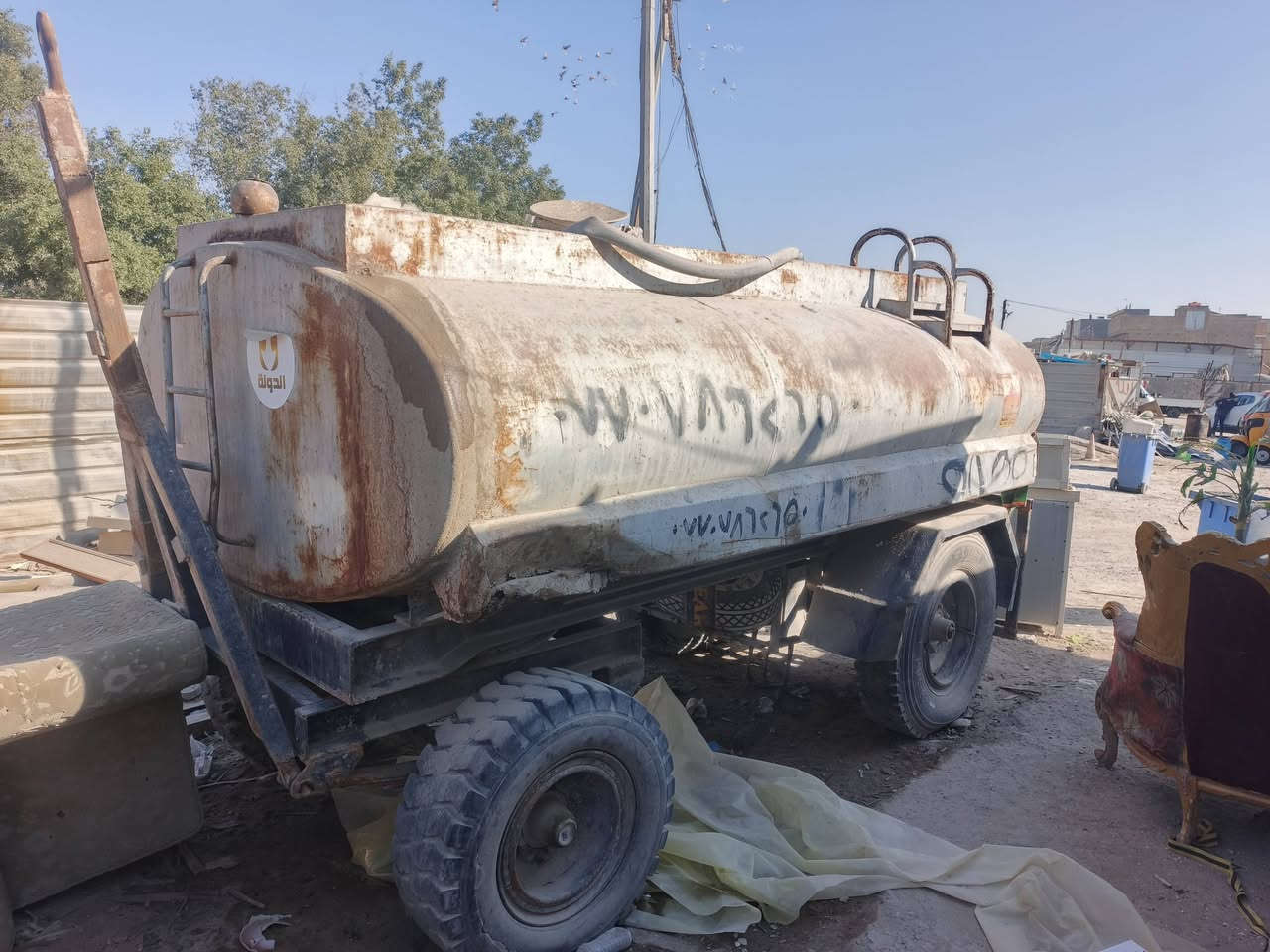 يا الله يا الله 
مقطورة للبيع 🤍
مقطورة نضيفة ربع ما تصرف عليها🤍
التانكي حديد 🆗
تايرات جدد 🛞
الحمولة ٥ تالاف 
المكان بغداد الحرية 🩶
السعر 3500 وبيها مجال  
الرقم ***********
