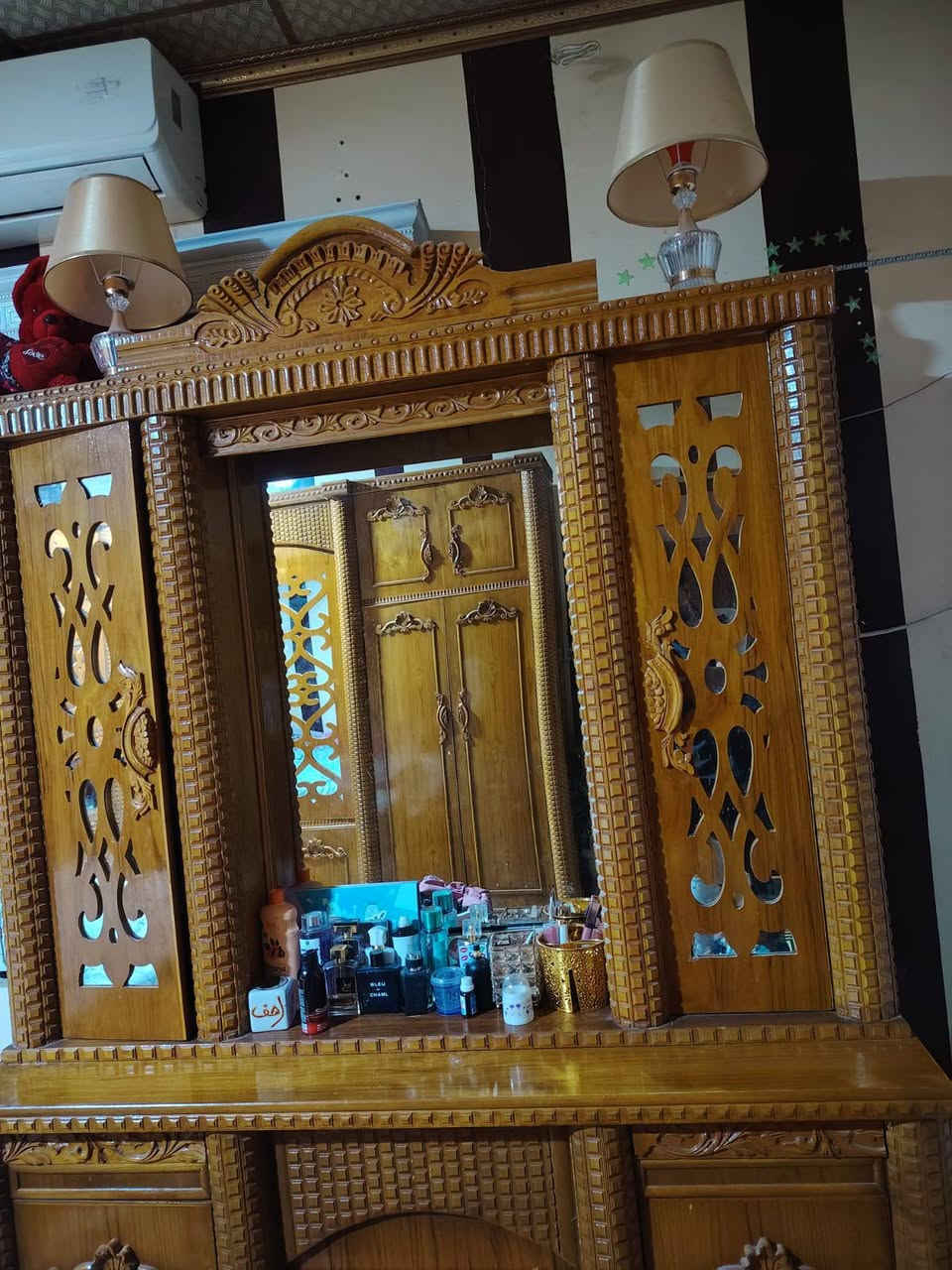 خشب صاج ثقيل نظافه كدام العين السعر مليون 500 وبيه مجال خابر ودلل ***********
