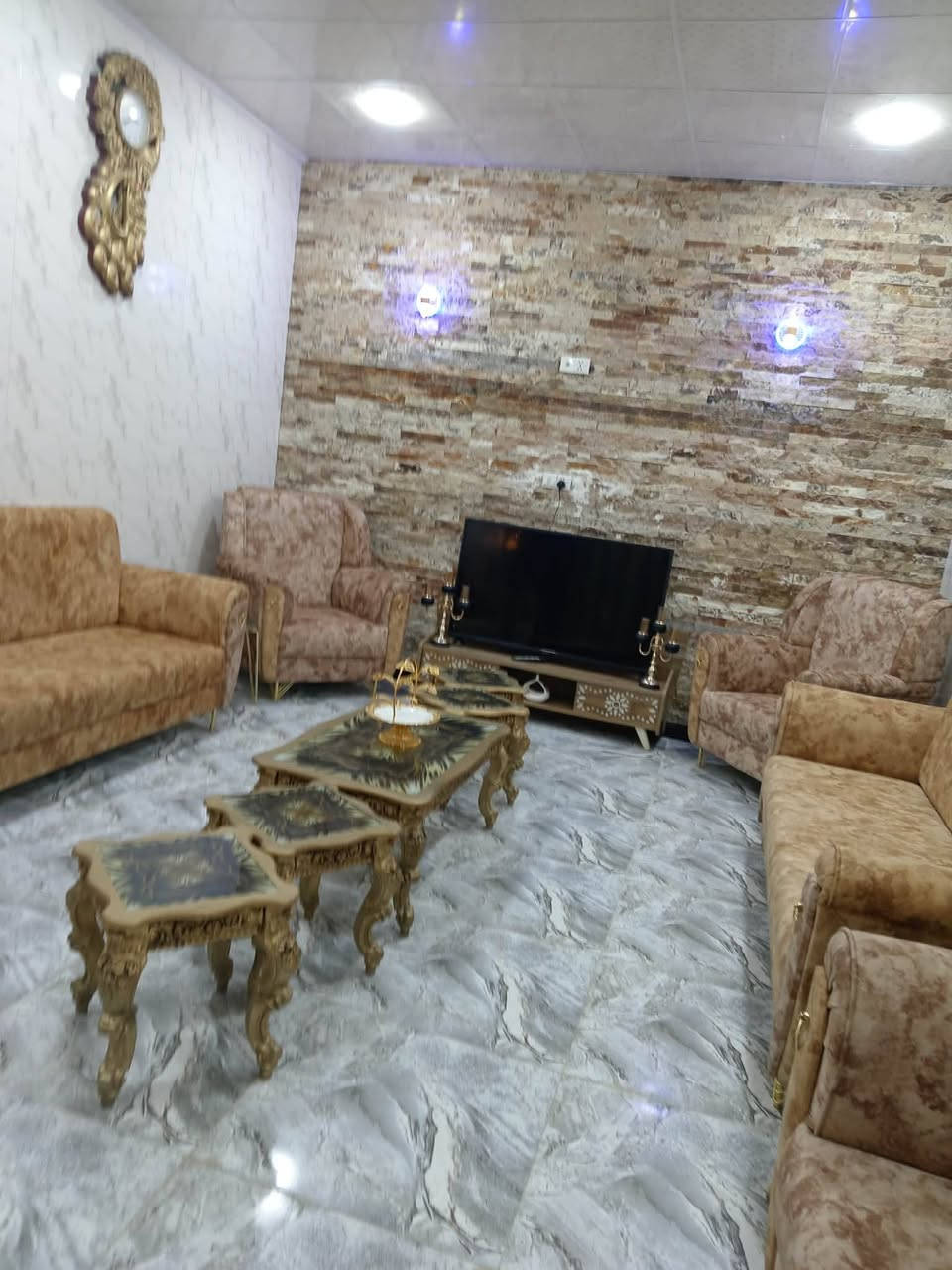 السلام عليكم 
دار للبيع المكان بكرلي التقسيم الجديد قرب بيت اشكح 
المساحه 300م طابو زراعي سند السعر 130
*********** أي ستفسار أتصل أو تتفضل خاص 🏫 وبيك خير وتدلل بيت كامل الخدمات مى كهرباء وتبليط بابكم
