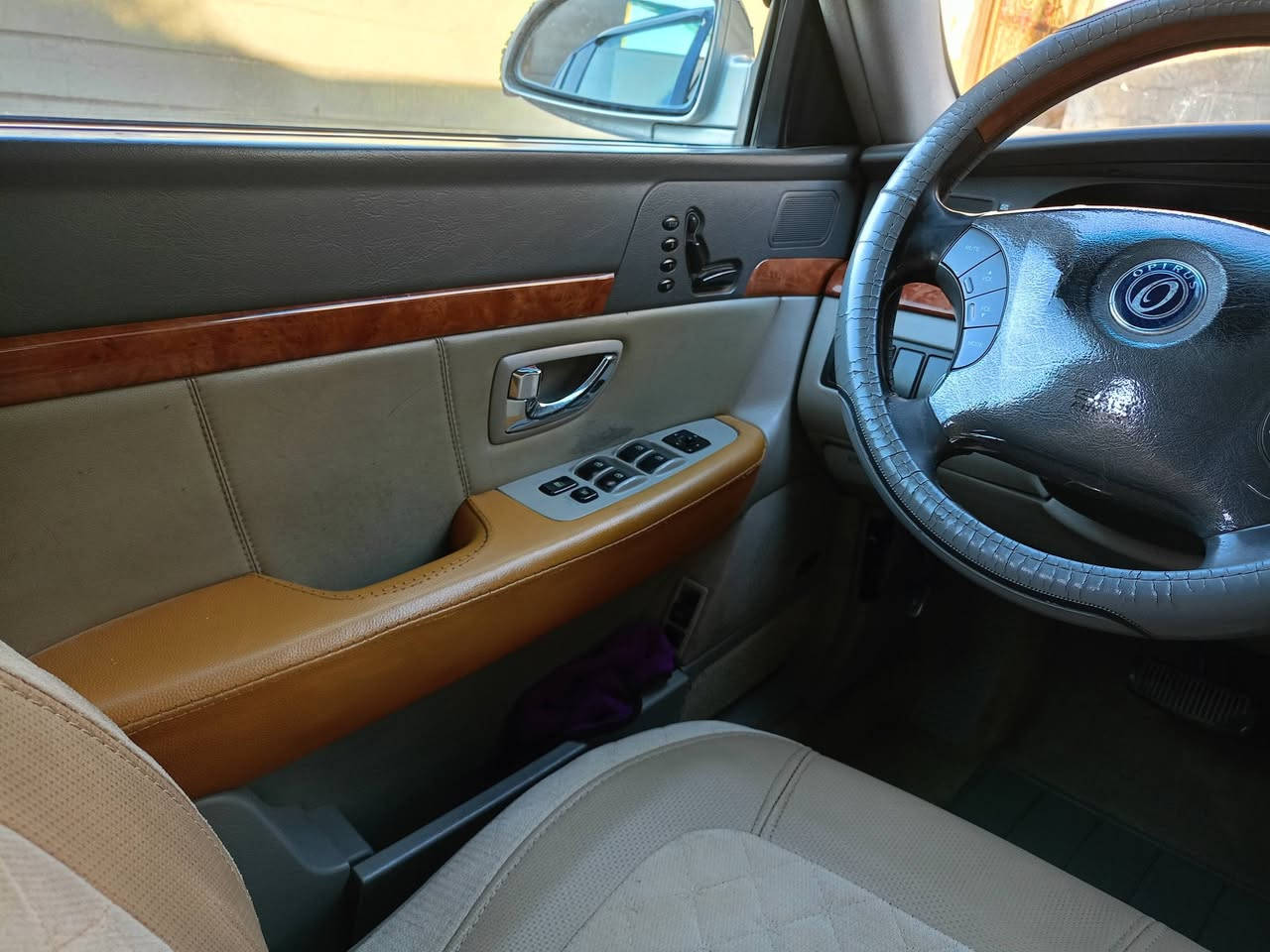 سياره للبيع او المراوس حتى لو انطي فرق 
كيه اوبرس 2004 كير ومحرك ياباني افلون السعر 60 وبي مجال للشراي *********** غير متواجد على الانترنت
