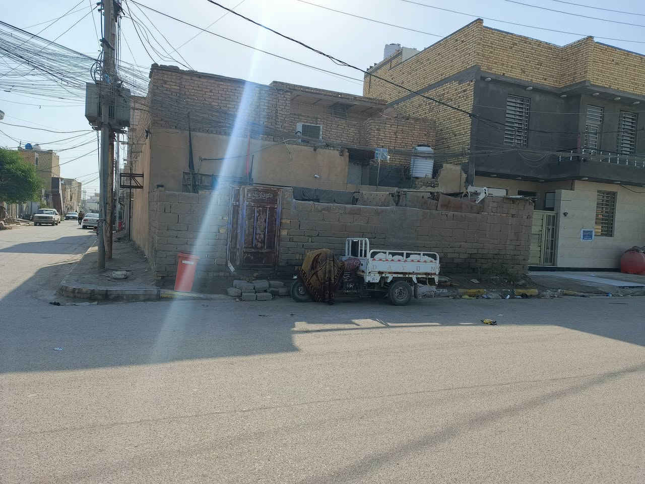 السلام عليكم بيت ركن المساحة 110 ناصريه سومر مقبيل كراج مبيت السيارات الاستفسار ***********
