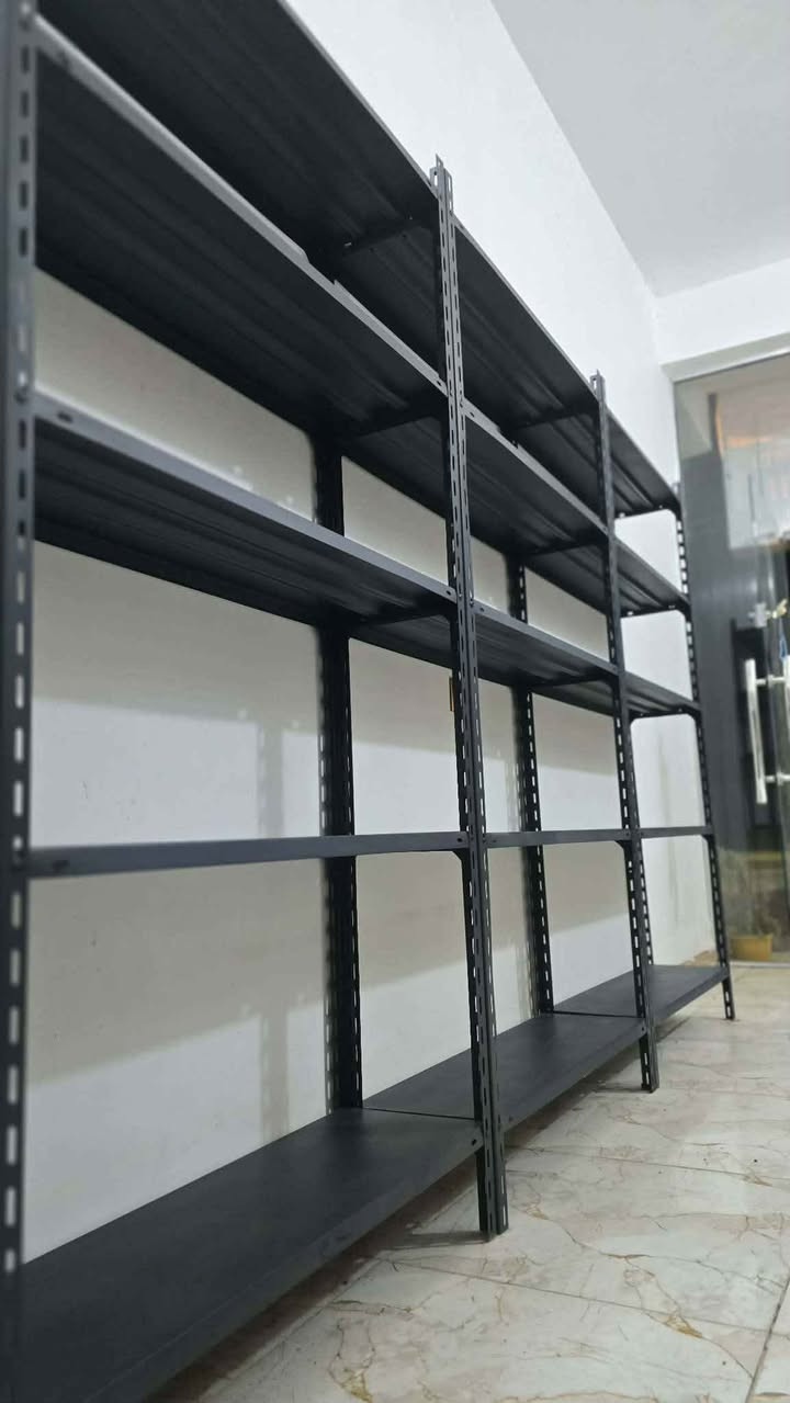 رفوف  عدد 3 للبيع صار كم شهر من جبتهن
 ارتفاع مترين متكون من 5 رفوف
كل رف قياس 100 ×30 
يرهمن ديكور و عرض لون اسود طافي
سعر الواحد 40 واذا كلهن سوة 35 
مكان كربلاء ، الحسينية
رقم الهاتف : *********** Singapore
