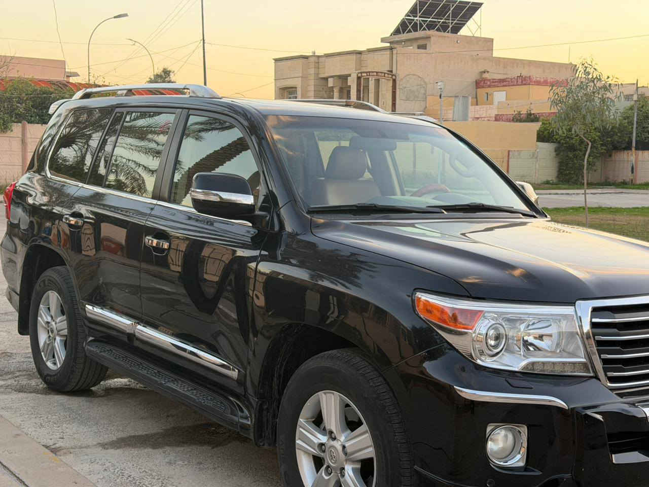 السلام عليكم ورحمه الله وبركاته
للبيع لاندكروز موديل 2013 
رقم بغداد جديد مشروع وطني 
كلين بدون لاضربه ولا صبغ بيها بارد مكانين صغير كلش مايبين 
فول مواصفات 
٦ سلندر محرك مامفتوح شرط 
السياره حيل حلوه ونضيفه بعد احلى من الصور 
السعر ٣٨٠ وبيها مجال قليل 
باقي التفاصيل اتصل عالخط وتدلل 

‏‪0789 127 9280‬‏
