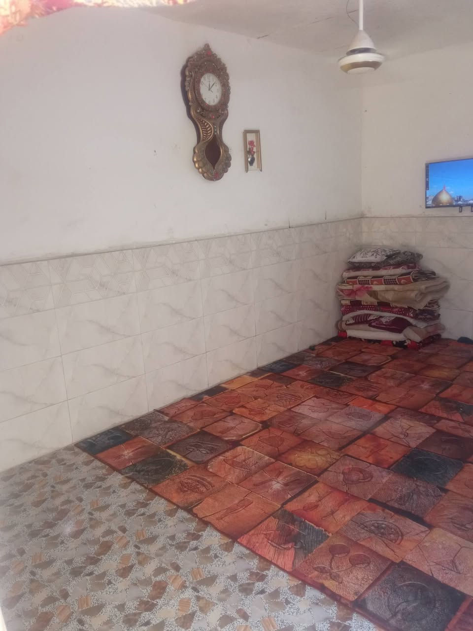 دار للبيع المساحه 100م العنوان طريق ياحسين مقابل مول أهل الخير خلف اسماك غرناطه السعر 14 وبي مجال ***********
