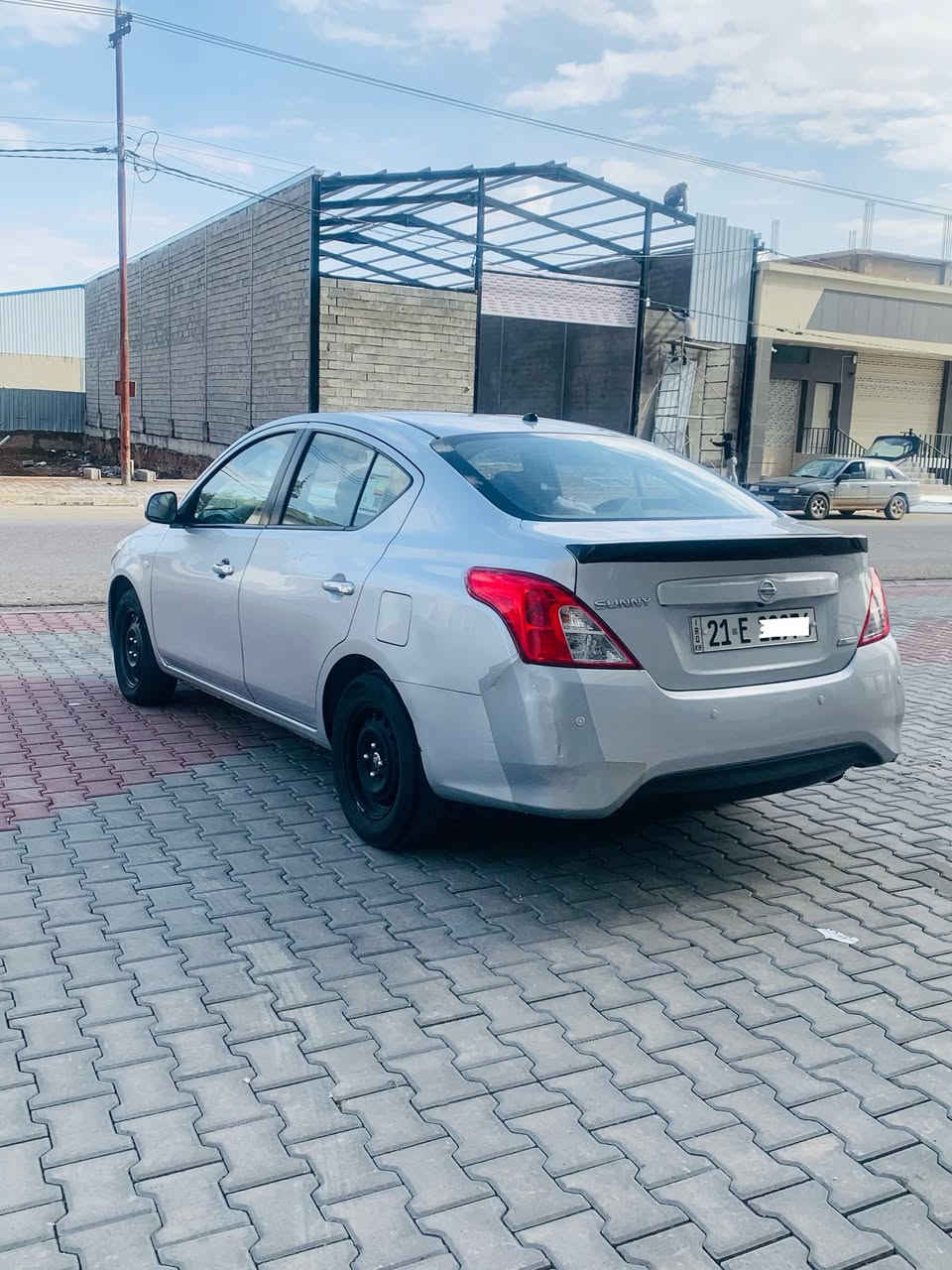 نيسان لاكشميباي موديل ٢٠١٦ بي بوياغ ته نها توزي ساردي هه يه گير و مكينه ي به شه رت سنوي و ژينگه و نوييه به ناوي خومه بالي بو دانراوه شاشه يه و دوو گيجه 
سعري ٩٧ و مجاليكي كه م 
***********

نيسان صني موديل ٢٠١٦ بدون صبغ بس بي شويه تعديل بارد محرك و الكير بشرط
سنويه جديده سياره باسمي 
سعر٩٧ ورقه
