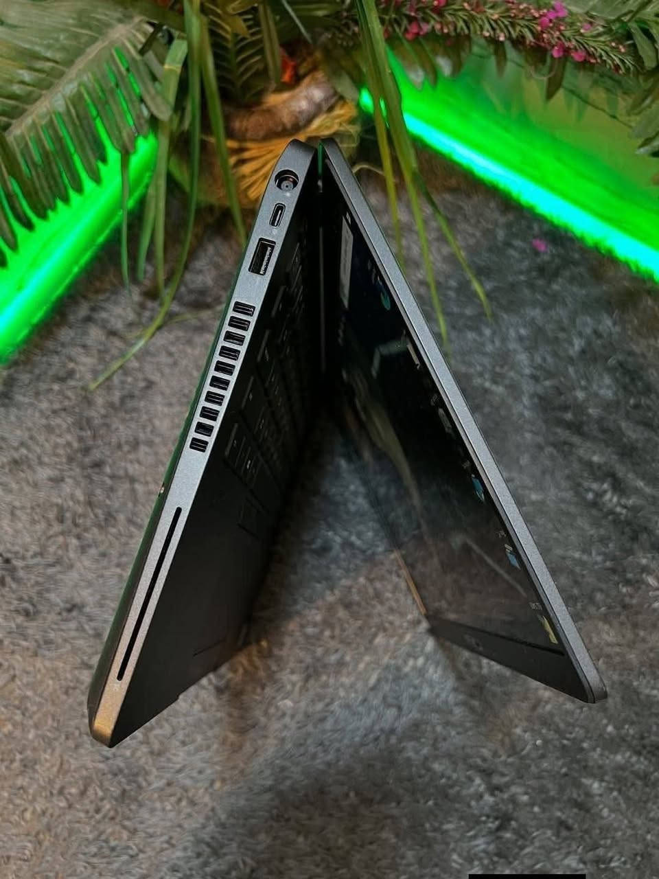 لابتوب Dell Latitude 540
السعر 250 الف دينار 
✨ خيار ممتاز للدراسة، الأوفيس، التصفح، المحاضرات الإلكترونية، والعمل اليومي بكفاءة واستقرار.
🔥 جهاز عملي بشاشة لمس يمنحك سهولة أكبر في الاستخدام والتنقل بين المهام.

 المعالج: Core i5 الجيل الثامن
 الرام: 8GB قابلة للزيادة
 التخزين: 256GB SSD سريع
 الشاشة: لمس (Touch Screen)
 كرت الشاشة الداخلي: 4GB
 البطارية: جديدة وتعمل من 3 إلى 5 ساعات استخدام

🎁 الهدايا المجانية:
 ✔️ ماوس
✔️ ماوس باد
✔️ حقيبة
✔️ الشاحن الأصلي

✅ فحص كامل قبل الإرسال
✅ فحص كامل قبل الدفع والاستلام
✅ ضمان 7 أيام استبدال عند وجود خلل مصنعي
✅ جاهز للاستخدام المباشر

📍 الموقع: بغداد – الأمين الثانية
🚚 التوصيل متوفر إلى جميع محافظات العراق
📞 للتواصل واتساب: ***********

