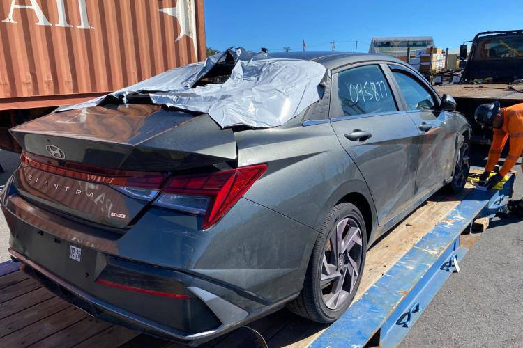 سياره للبيع سعرها 124 ورقه***********
