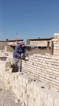 كادر بناء مصري متفرغ حاليا شغل درجه اولي نشتغل كطعي وعدبل وترميم كل شي...