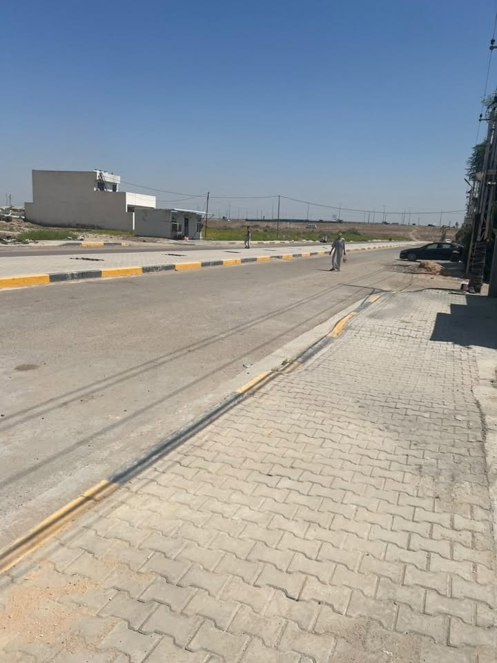 محل كبير للايجار مع حمام للايجار وجديد 
للاتصال ***********
