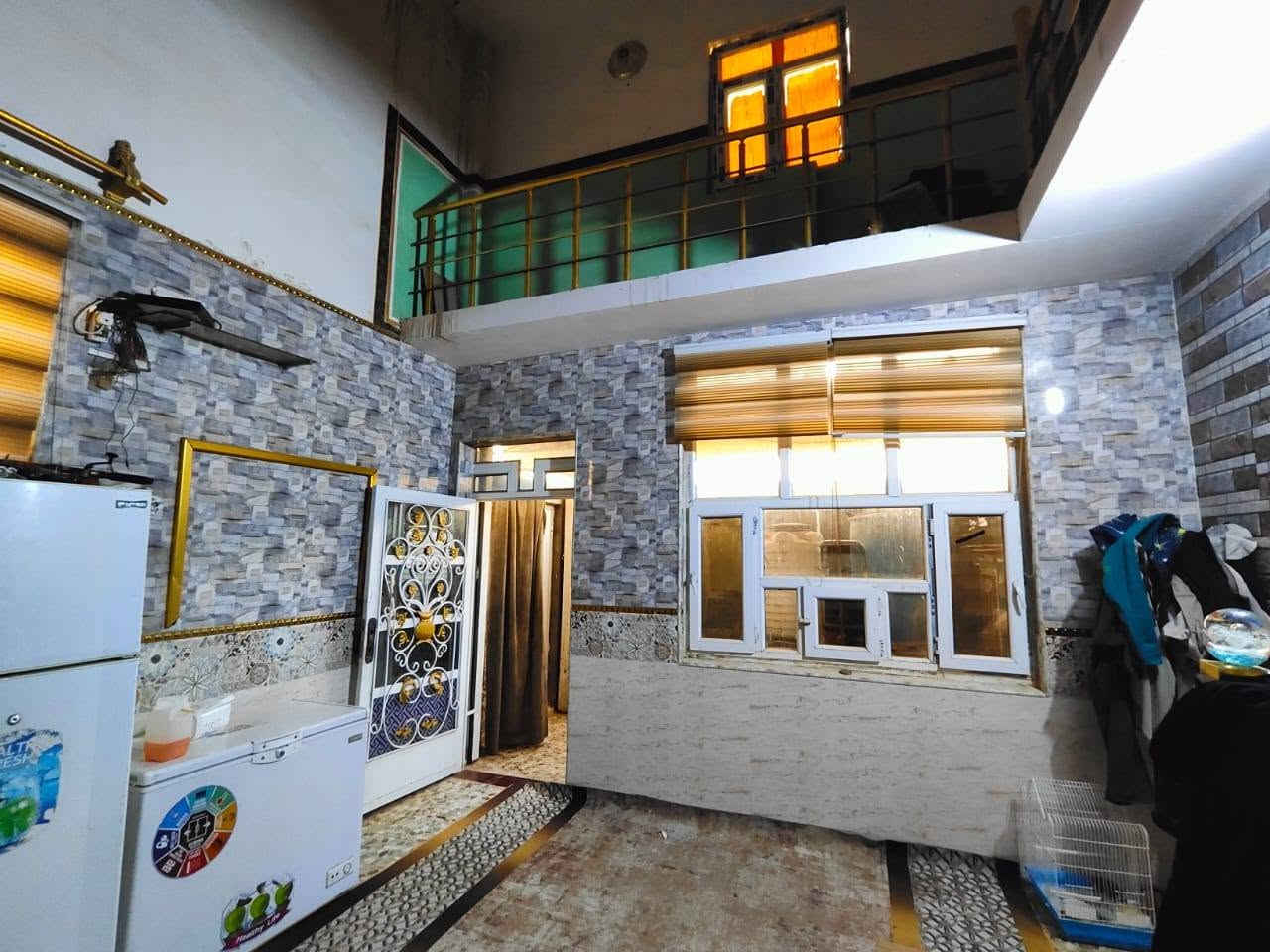 سلام عليكم عقار مساحه 200 م ركن تجاري شارع 20 النجف نداء مقابل مجمع الاميرات  بناء درجه اولى طابقين 4 اربع غرف   ارضيه كاشي درجه اولى  علما البيت _بيه محلين كاملات + شقه كامله وكراج سيارتين  اساس كونكريت سكف خليجي فرمستون  السعر 180 وبيه مجال الرقم***********
