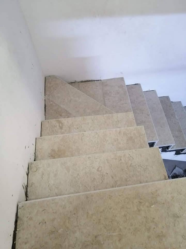 شغلنه هو اسمنه واذا مو نفس الطراز نخسر جميع المواد يالله سلام عليكم شغل دروجه عدل ودائري مرمر او بورسلين تقسيم هندسي بدايتن كل درجك قياس واحد مهمه كان بي عيوب نصلحه وننطيك ايه بهل نتيجه مسارح للدرج انواع وافخم مسارح نشتغل  للتواصل على صفحه او على الرقام 0773463691ـ__ـ_ـ_ــــــــ ***********
