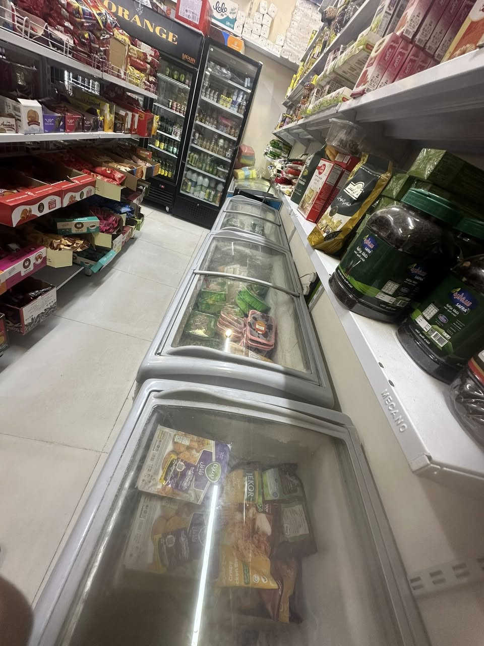 سلام عليكم اسواق للبيع مكان الغدير مجاور مطعم الاماكن الاستفسار ***********
