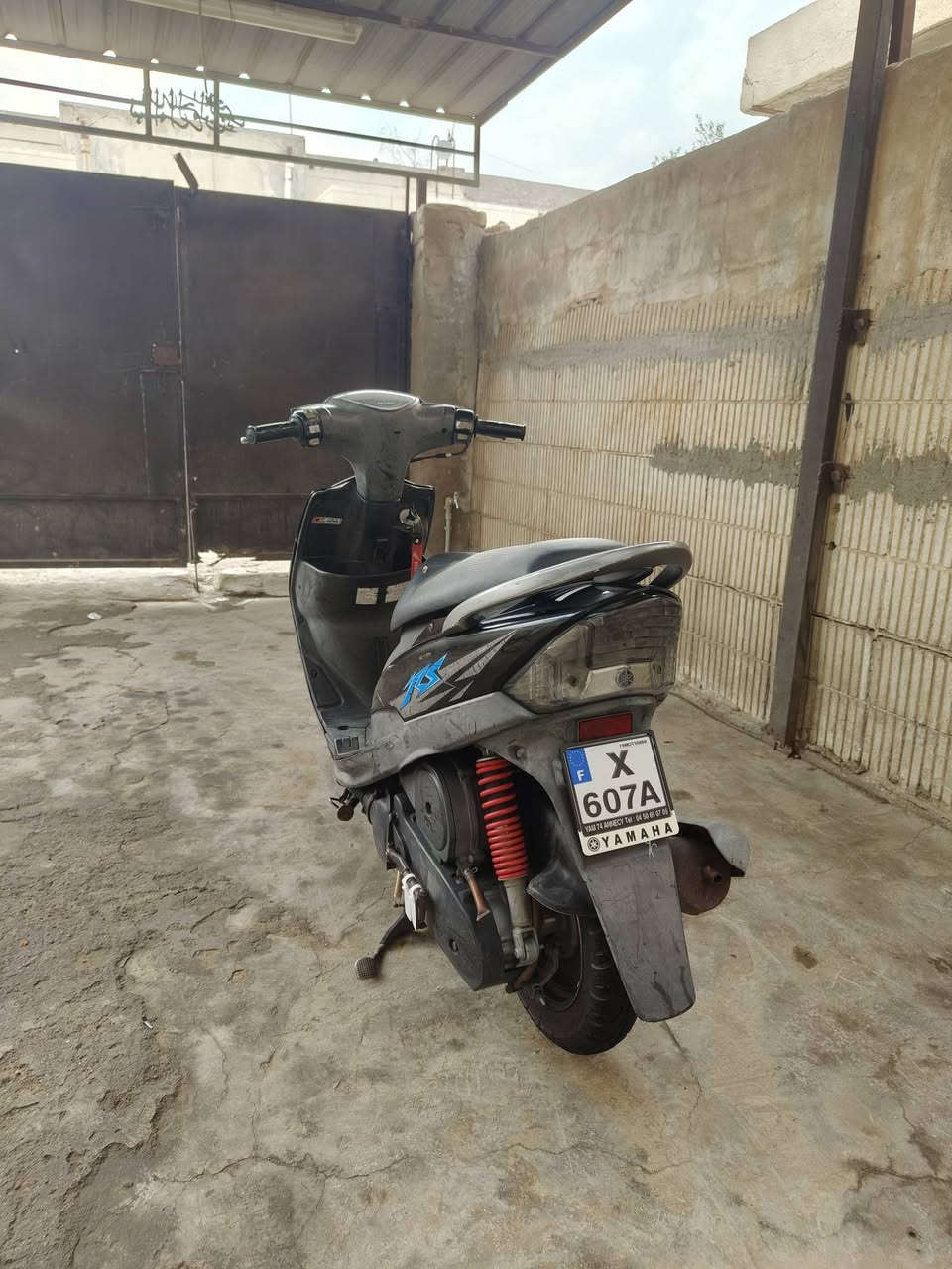 سلام عليكم ماكس عدلة بلادية للبيع كفالة عامة والمحرك شوفت عيونكم شلعة و معدل معدلها 115 الدراجة صالها خمس اشهر طالعة من الوكيل بيها ملاحضات بسيطة بالعداد  السعر 950 وبيه مجال للشراي علق وادخلك خاص للاستفسار *********** مكاني ميسان دور الگلية
