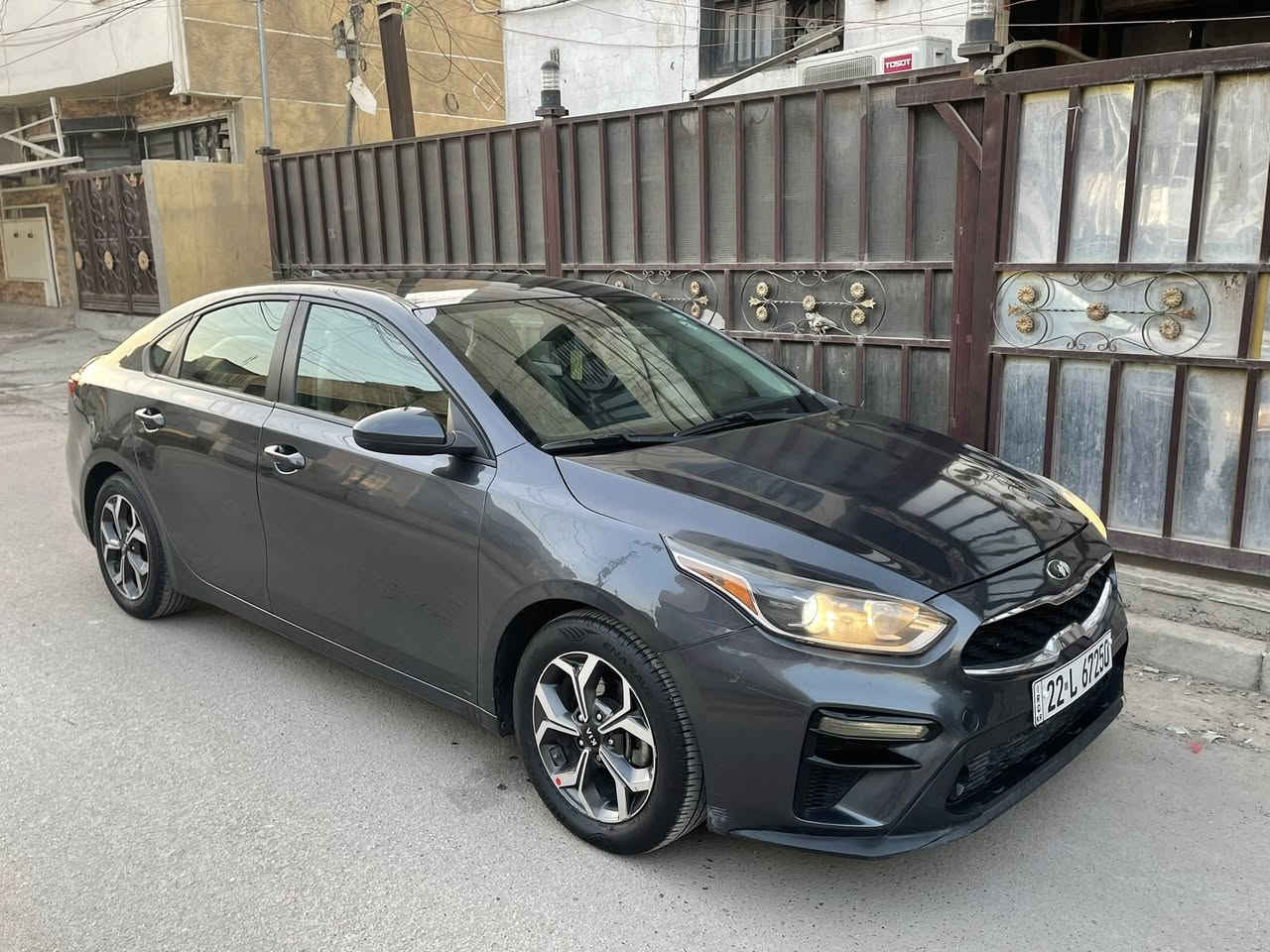 السلام عليكم ورحمة الله وبركاته
للبيع كيا فورتي ٢٠٢٠ 
 ماشيه ٦٦ ميل وارد امريكي صور الحادث بالمنشور 
بدون دواخل كفالة مكينه مكفوله من الفتح والتنقيص وتبخير

السيارة جديدة جداً رقم اربيل الجديد سنويه جديده 
تحويل مضمون ١٠٠٪؜ 

صدرهه جديد جداً 
تخم بلكات باتري وتخم تاير
ادامه كاملة اي نقص مابيهه جيك طافي 
مواصفات نص فول 
شاشه وتحكمات وحساس ورادار امامي 
سياقة ذاتيه 
مكان السيارة بغداد المشتل 
سعر مناسب ١٢٨ 
للاتصال ***********
