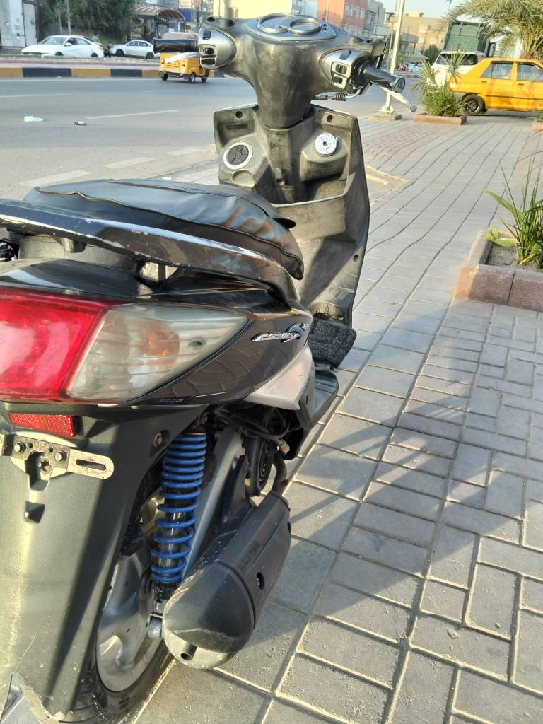 السلام عليكم دراجه سكنس فحل للبيع الدراجه حلوه كله شغال لدراجه نوزل ام لعرقجين كله شغال لايت بلكلايت هورن اشاير دبل اشاره سلف هندر لدراجه ختم واحد مكينه بلادي ولدراجه كله بلاديه مكاني بغداد وهاذه رقمي *********** بغداد, العراق
