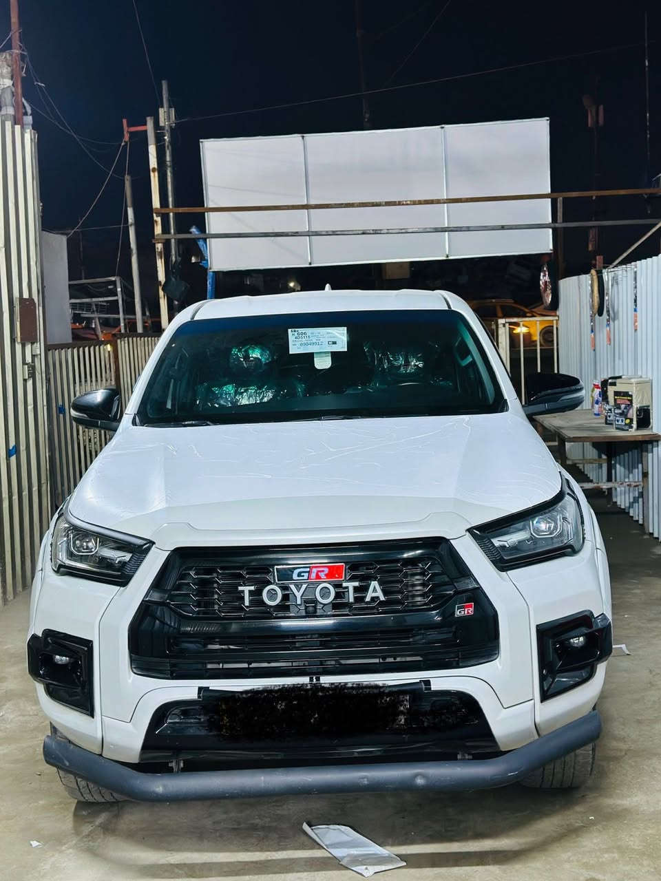 سلام عليكم 
سياره بيكم تويوتا هايلوكس GR 
موديل 2023
فول مواصفات 5 كامرات 
مري شفط كشنات جلد كشنات كهرباء
شاشه تحكم ستيرن حساسات أمامي و خلفي 6 سلندر 2 قطع تبريد 
رقم شمالي ماشية 60
مكان السيارة بغداد البلديات 
رقم ***********
السعر 380 وبيه مجال 
بيه بنيد نصه صبغ باقي كفاله
