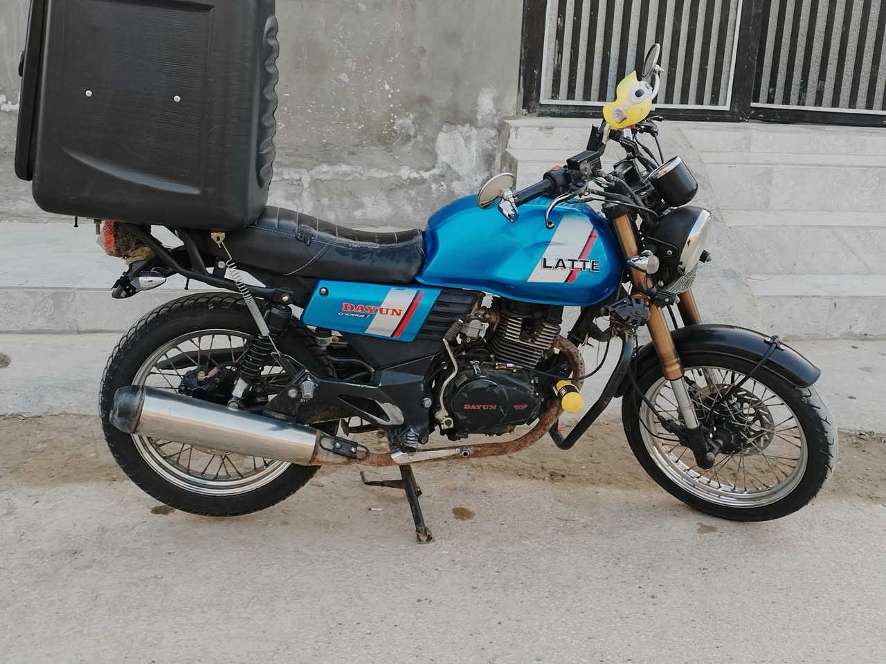 السلام عليكم 
دايون لاتي مديل ٢٢ أوراق أصوليه كامله مكينه ٢٠٠
ما مفتوحه نضافه شوف العين ماشيه ٢٠ الف
مكاني نجف *********** السعر مليون و٥٥٠ قفل
بيه نقوصات دراجه قليله شراي بي خير ويدلل 🌹
