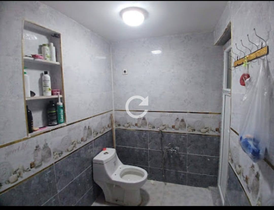 بيت زراعي ركن مرقم بلدية مساحة ٢١٠ متر قرب مدرسة الاماني طابق واحد غرفتين نوم كبير استقبال وهول صحيات  عدد ٣  حمام عدد ٢ مطبخ كبير + مطبخ حار بيتونه كبير ٥×٧ بناء ٢٠٢٤ فول كاشي  مواد  درجة أولى بناء هندسي مصبوغ  وجاهز  الخدمات ماء كهرباء مجاري  
استفسار  اتصل ***********
