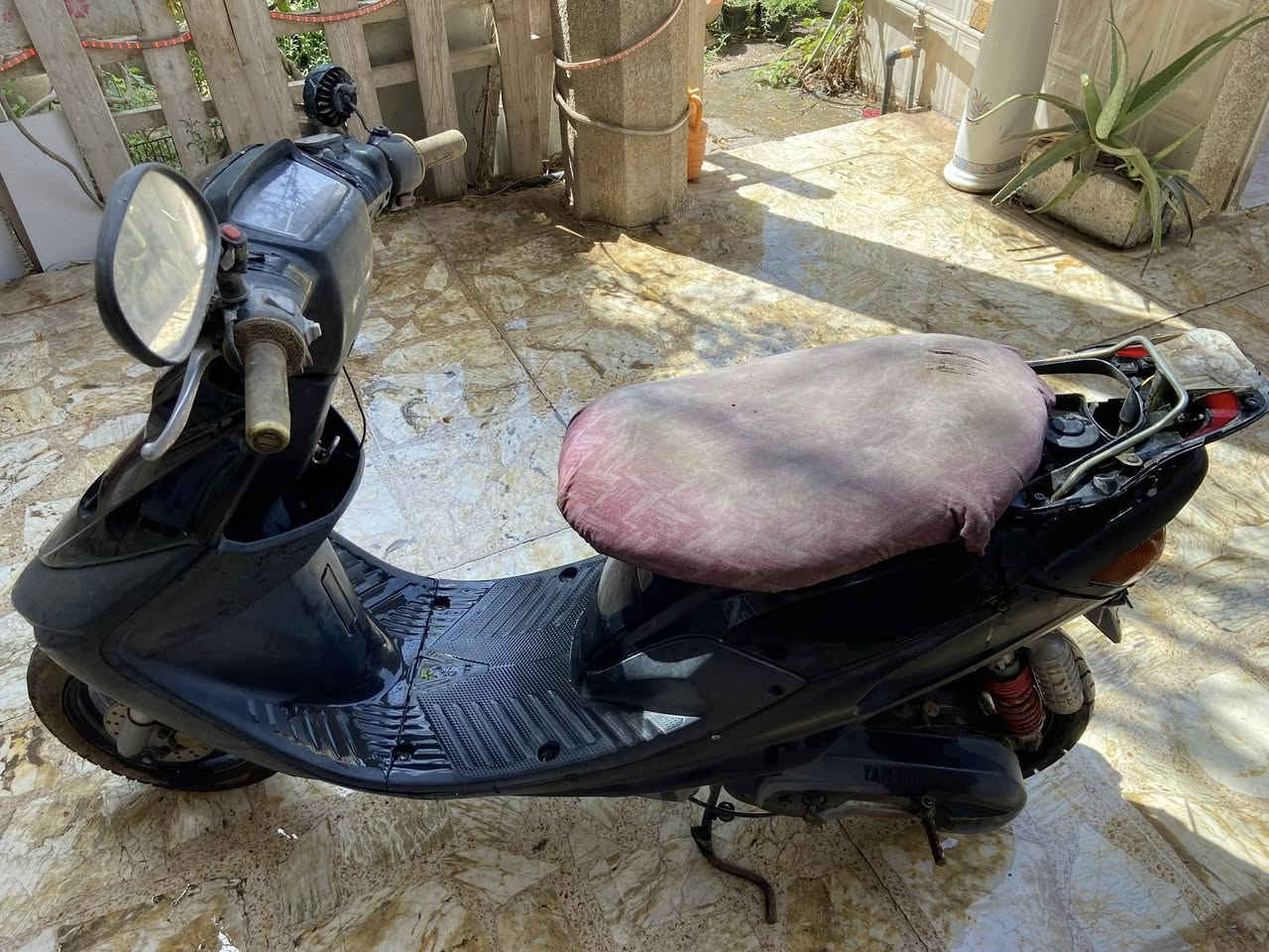 السلام عليكم .. عندي دراجة 60 ياماها 
بدون كذب تاركها اكثر من سنة 
وقبل لا اتركها جانت تشتغل وما بيها شي 
عارضها للبيع 
قيم بما يرضي الله وتعال اخذها 
بس للامانه تاخذها شبيها ما بيها اني ما اعرف لان تاركها صارلي هواي


**إذا كنت صاحب هذا الإعلان وتريد حذفه لأي سبب، رجاءا أرسل رسالة إلى الدعم الفني**