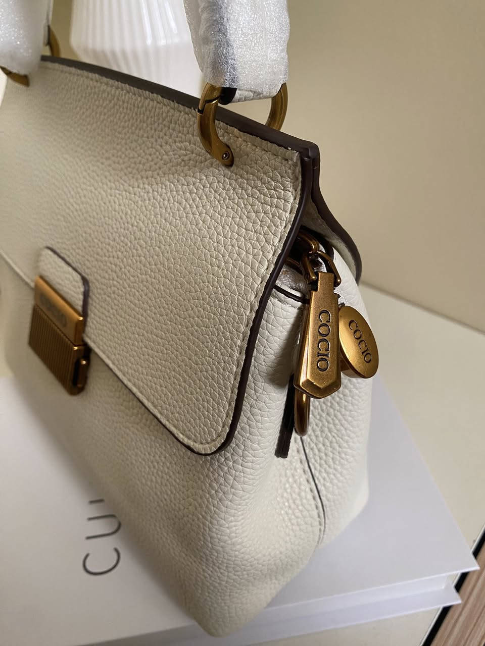 مرحبا بنات جنطه بهذا الشكل كوالتي جدا عالي جنن بالحقيقه وحجم صغير مثل ماموضح سعره 25
عندي توصيل بغداد ومحافضات 3الاف


**إذا كنت صاحب هذا الإعلان وتريد حذفه لأي سبب، رجاءا أرسل رسالة إلى الدعم الفني**