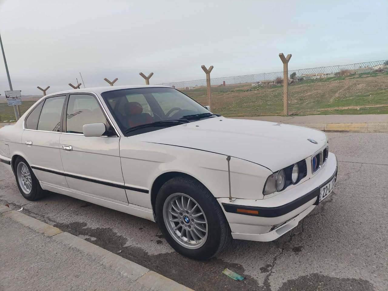 السلام عليكم
للبيع او مراوس BMW 
موديل 1990 محدث 95 كامل محرك 525 سيارة فول توماتيك سلايت داخل صاج  سيارة بيها طخه خفيفه كلش خشم الجاملغ والدعامية الكدام فقط والباقي مكفول   سنوية كلو جديد رقم جديد بسمي شرط التحويل
مناقصها برغي
السعر 62وبيها مجال
‏
‏ ‏***********
المكان سد الموصل
