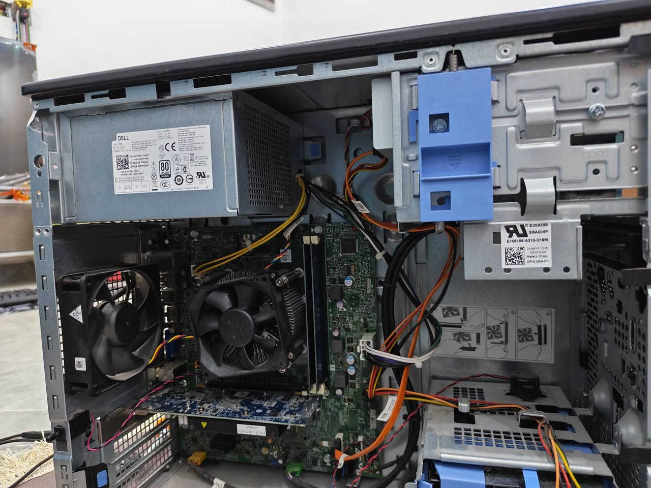 حاسبة للبيع سعر 175 مفيدة لتصفح والالعاب الخفيفة
ذاكرة 512
رام 8
معالج i5 4570
كرت شاشة amd hd 8490


**إذا كنت صاحب هذا الإعلان وتريد حذفه لأي سبب، رجاءا أرسل رسالة إلى الدعم الفني**