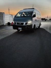 اخوان سياره نيسان يورڤان عاليه  موديل ١٥.  رقم بغداد ابسمي سياره خير م...