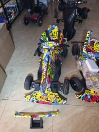 سيارة درفت كهربائية • بطارية قابلة للشحن • حزام أمان