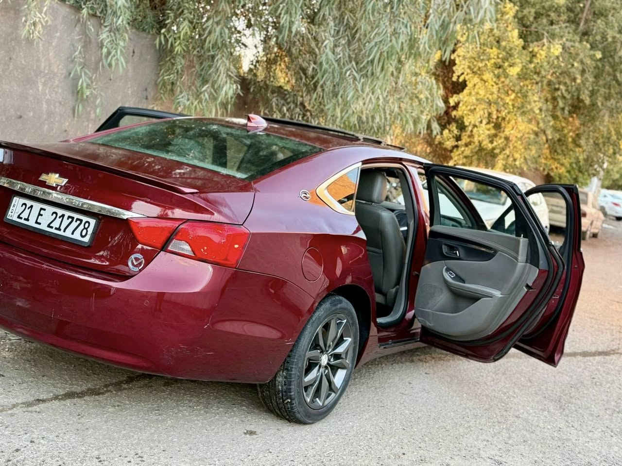 السلام عليكم امبالا 2017
مواصفتها:-

- فتحه سقف بانورما

- تشغيل عن بعد 

- رادار امامي مانع تصادم

- رادارات جانبيه خروج عن المسار

- رادار بالمري الجانبيه 

- كشنات جلد مع تحكم كهرباء للمقاعد الاماميه

- تدفئة بالكشنات الامامي …بعد بيها هواي موصفات السياره يعني فول مواصفات عدى البصمه ماشيه 150 الف كيلو كير محرك مكفول صدرها نضافته 60 بالميه اخوان السياره جاهزه ومابيه نقص والسياره رقمها سليمانيه وباسمي مكاني بغداد السيدية  وسعرها 124 وبيه مجال و صور الحادث والسونار مرفق بالمنشور  مع العلم الجاملغ الخلفي صبغ بالعراق اثر طخه بسيطه للاستفسار هذا رقمي        ***********
