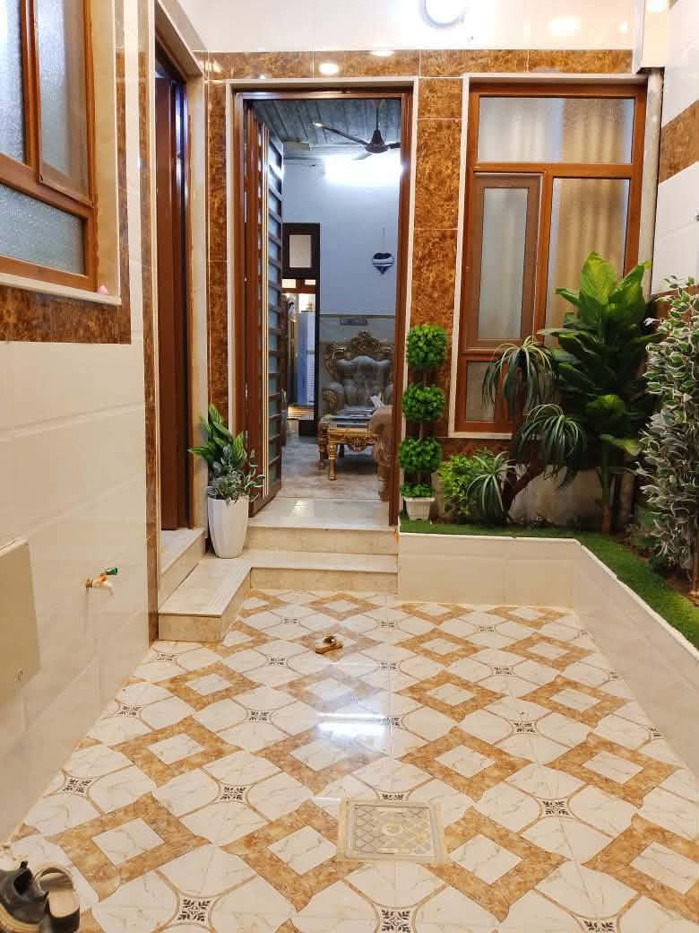 عروض مكتب الأوس للعقارات والمقاولات والاشرافيات 
بيت فول مواصفات طابق ونص 
المساحه/100 متر 
المنطقه يارمجه الشرقيه المنطقه كامله الخدمات 
المكاتبه مع الشرعي 
السعر/85 مليون وبيه مجال 
***********
***********
