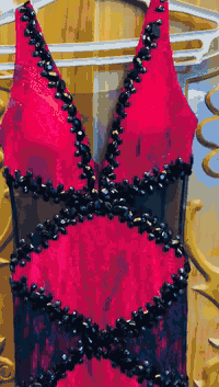 السلام عليكم 
بدلات للبيع للاستفسار 
***********
