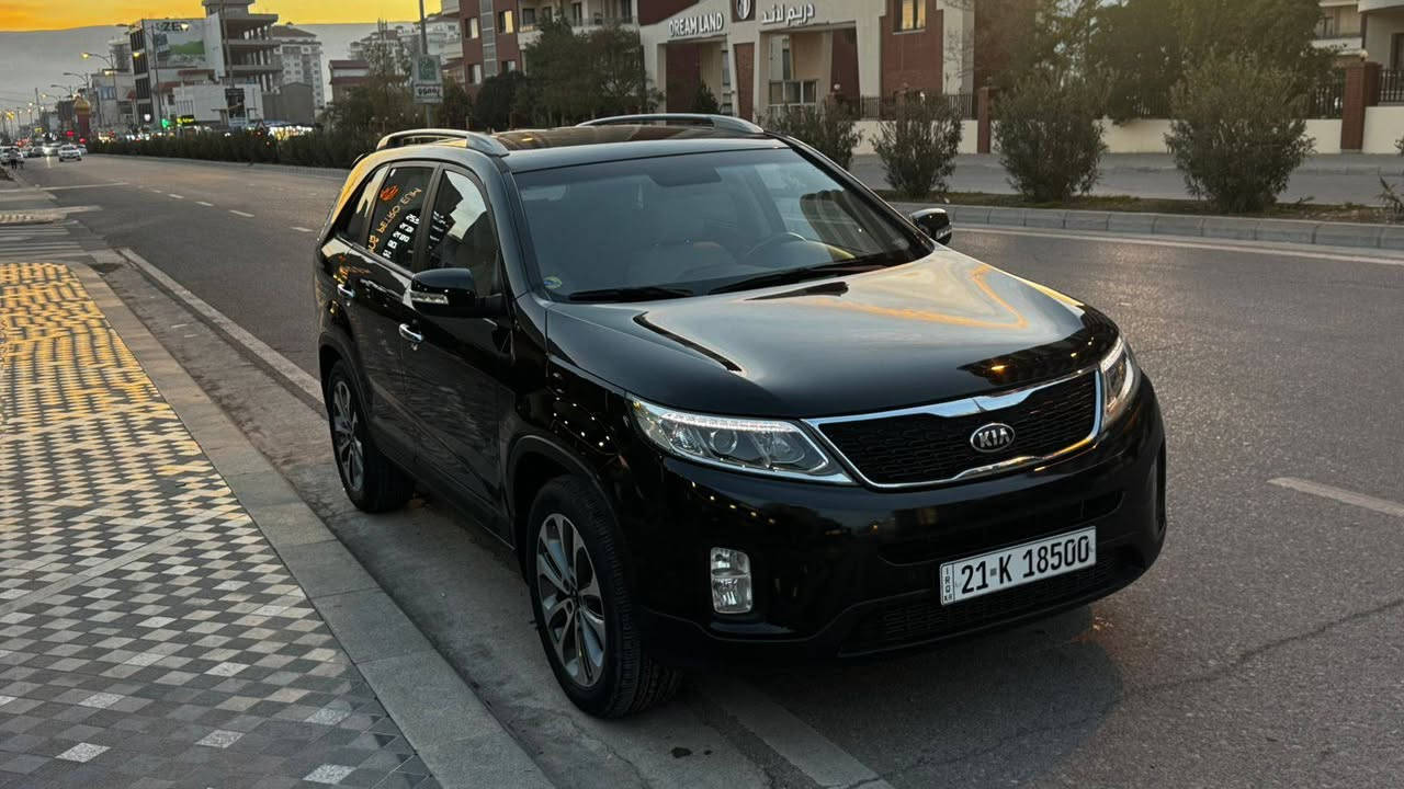 كيا سورنتو 2015 وارد خليجي للبيع 
السياره بدون حادث وبدون قطره صبغ 
محرك 2400 دوش مجفت تجفيت مضبوط وبشرط الكير والمحرك 
المواصفات: 
بصمه تشغيل 
بصمه ابواب وترحيب 
ليد امامي خلفي 
حساسات امامي خلفي 
كشن كهرباء 
شاشه لمس 
تبريد مركزي 
ويل كروم 
مرايات شفط 
اشاير بالمري 
تحكم ستيرن 
بردات خلفيه 
شعار سورنتو بالدوسات 
داخل بيجي 
تدفئه وتبريد بشرط 
رقم وسنويه جديده للـ 2030
الهزه وفحص المورو جديد 
رقم السياره مميز 
والسيارة جاهزه وبدون اي مصرف 
عنوان السياره سليمانيه 
سعر السياره 163 وبيها مجال بسيط
للتواصل *********** السليمانية, العراق
