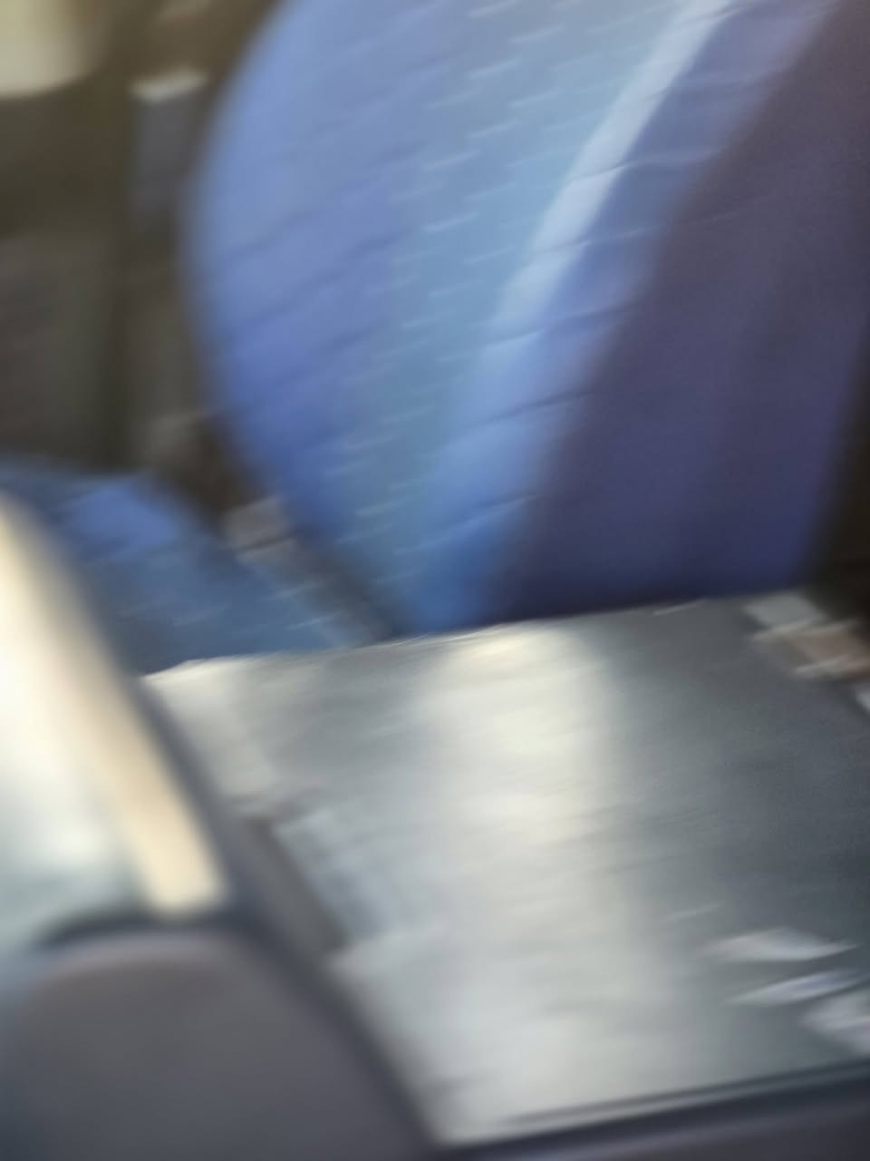 للبيع مان تيكه موديل ٢٠٠٣ مكفوله كفاله عامه محرك ٤١٠ بم ونوزل شاصي ٤١ مكفول تخم تاير تبريد ثلج فول مواصفات بسمي مسسه مقطوره من الشركه شرط تحويل@***********
