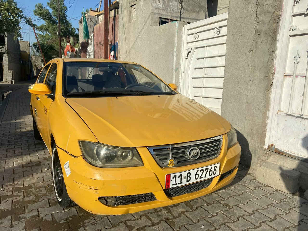 السياره بدون ضربه والسياره رقم بغداد انكليزي  بااسمي  مصفره هيئة وغرامه
محرك كورلا مال حاويه وكير عادي
سياره نصبتها احلى من الصور
تبريد شغال ❄
تخم تاير خط ابيض 🚕

*********** 
رقم بغداد مكاني بغداد حي البساتين 
السعر38 وبيها مجال
