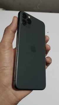 ايفون 11برو ماكس امريكي النضافه 80% كامل الملحقات فقط مبدل شاشه اصلي ا...