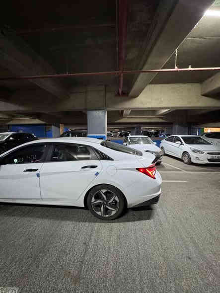 السلام عليكم 

. الانترا هايبرد موديل 23 وارد كندي ليبل واحد 

. ماشيه 53 الف كيلو 

. حادث كندا بابين فقط وراجعات بارد 
وبيها بلعراق موضح بلصور 

. السيارة صدر لغود راديترات بطارية عل وضع الشركه مكينة 1.6 تنفس طبيعي + هايبرد مكينة اعتمادية
وصرف وقود ممتاز الكير 6 نمر مو cvt

. تحديد مسار والمحافظة عل المسار وتنبيه تصادم امامي ومثبت سرعة 

. رادار امامي و خلفي و تحذير تصادم خلفي وتحذير عند فتح الباب 

. نقاط عمية

. شاشتين وتتغير شاشة السايق حسب وضعية القيادة 

. التبريد ثلج لان الكمبرسر بلهايبرد المحرك الكهرباء فانسه التبريد وتبريد قطعتين ومناخين واتو

السيارة كاملة من عدة وسبير وارضيات رزلاين 

السعر 145 ورقة و بيها مجال 

مكاني ببغداد 
رقم الهاتف ***********
