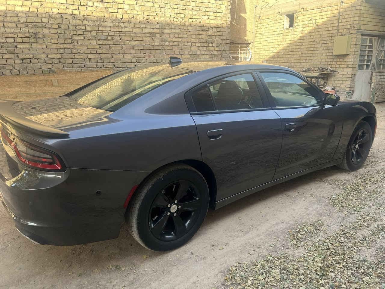 سلام عليكم
جارجرموديل 23 
حادث جانبي جاملغ ايسر ولغد بدون صبغ 
اصل بوليسي ومغيره
جاهزه من كلشي اي نقص بيه
السعر235$
***********
