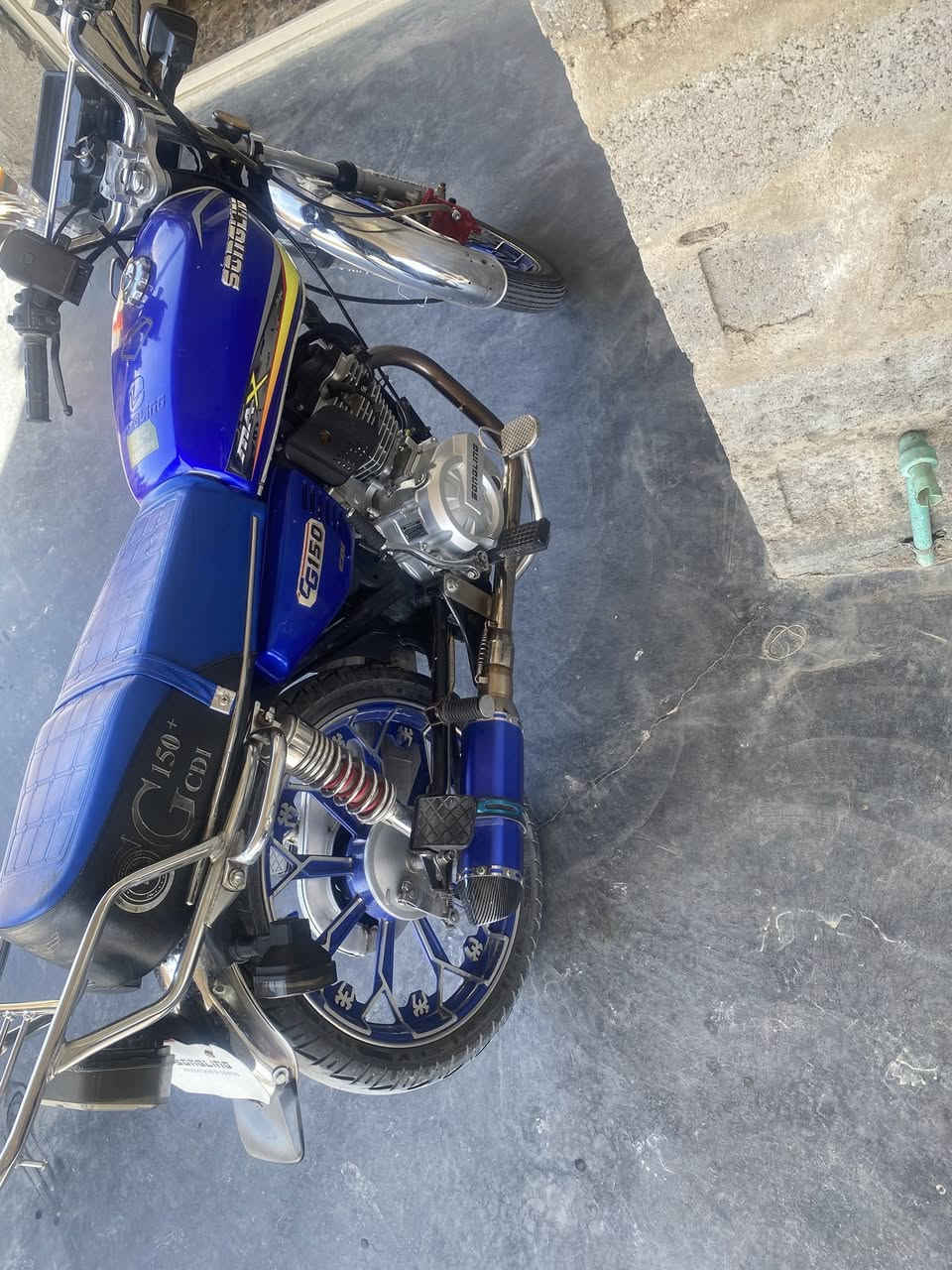 سلام عليكم دراجه يراني محرك 200موديل 24 دراجه حلوه وكهرابايات كلها شغاله سعر 700وهاذ رقمي بي واتساب ***********
