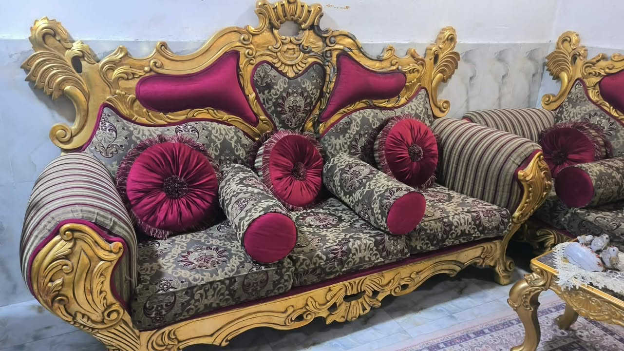 قنفات ملكي درجه اولى دوشك وجهين 6 قطع مع 10 مقاعد و7 كوشات للبيع 

السعر 650
اخذناهن ب 1 ونص
سبب البيع تغيير اثاث البيت

الحاله / نظيف جدا واستعمال قليل
ما عدا قنفه وحده فقط الاطار الذهبي
جايسته رطوبه من السبلت ومتثلم بشكل بسيط
وقابل للتصليح ( واضح بالصور)


**إذا كنت صاحب هذا الإعلان وتريد حذفه لأي سبب، رجاءا أرسل رسالة إلى الدعم الفني**