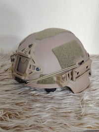 متوفر خوذه بلونين صحراوي والاسود..... قياس واحد داخلها سفنج..... سعر (...