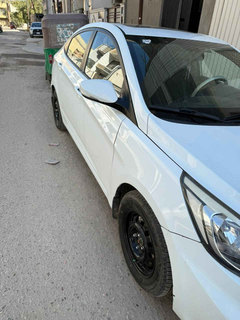 هونداي أكسنت 2016 – فئة بلو فول مواصفات خليجي 
• مواصفات خليجية
• كفالة محرك وكير 
• كهربائيات كلها على وضع الشركة
• غرفة (داخلية) جديدة بلادية
• إشارات بالمراي
• فتحة سقف
• نظام ECO
• محرك 1600 سي سي (قطرتين)
• تبريد ثلج + تدفئة ممتازة
• صدر أمامي وخلفي جديد
• ماشية 158الف
• تايرات جديده تخم كامل  (سنوية) جديدة
• السونار مرفق

السعر: 112 بيه مجال بسيط
العنوان: بغداد – الدورة
الهاتف: ***********
