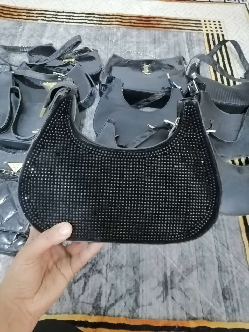 الأسود أشكال مختلفه الاسعار من 5 الاف تبدي لحد 10


**إذا كنت صاحب هذا الإعلان وتريد حذفه لأي سبب، رجاءا أرسل رسالة إلى الدعم الفني**