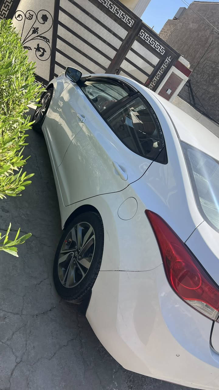 السلام عليكم
النترا خليجي ٢٠١٣
فول مواصفات 
بيها قطعة تبديل وقطعه بارد 
سيارة حلوه وعمليه وبالعافيه ع الياخذها
مكاني بغداد قرب نفق الشرطة
السعر ١١٥ وبيها مجال بسيط
واتساب ***********
اتصال ***********
