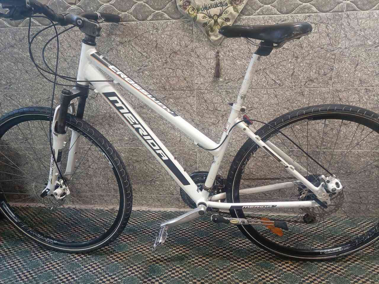 سلام عليكم ترحال ماركة MERIDA ) Crossway
حجم 28  بريك دسك 

3*8   مكان بغداد   السعر 240 

***********
