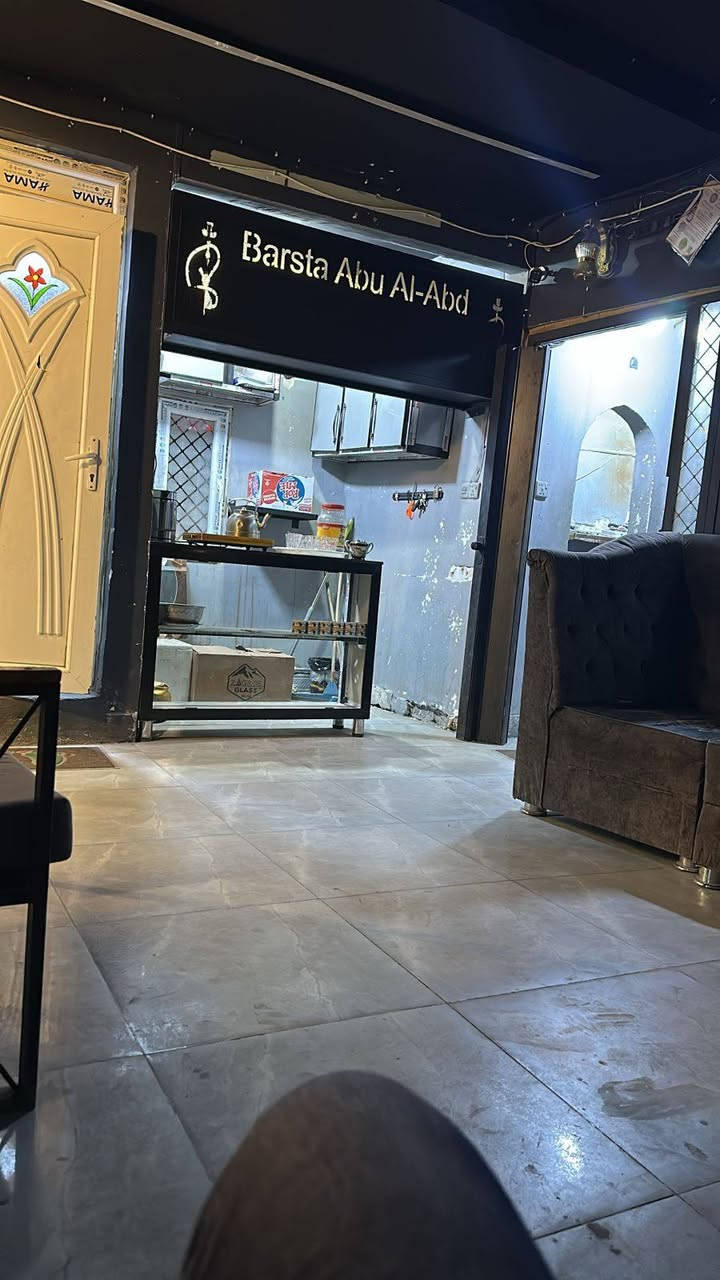 السلام عليكم شباب 
كوفي للبيع مكان بغداد الحريه الاولى 
الكوفي يحتوي على منضومة سبالت مولد وطني شغالات منضومه كامرات +شاشات عدد ٤ +بلي 5 عدد٢ +نراكيل خشب +طه 
وتحتوي على بليارد وفيشه +خومه ديوان وميوزه ورق ودومنه 
غرض البيع عدم التفرغ الاستفسار خاص او 
***********
