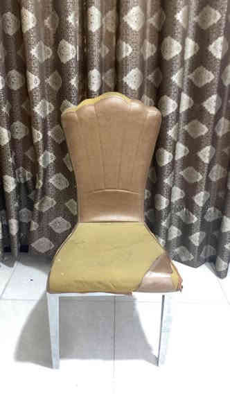 كراسي حديد نظيف فقط الجلد ممزق 12 القطعه الواحده العدد 6 قطع و بيها مجال مكاني حي المعلمين الجديد للتواصل *********** عمارة
